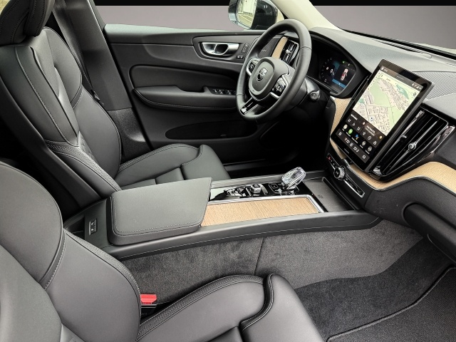 Volvo XC60 (06/2025, Benzin)