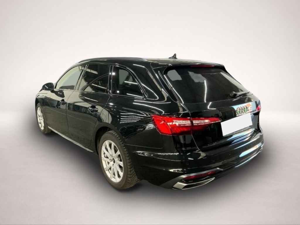 Audi A4 (05/2023, Benzin)
