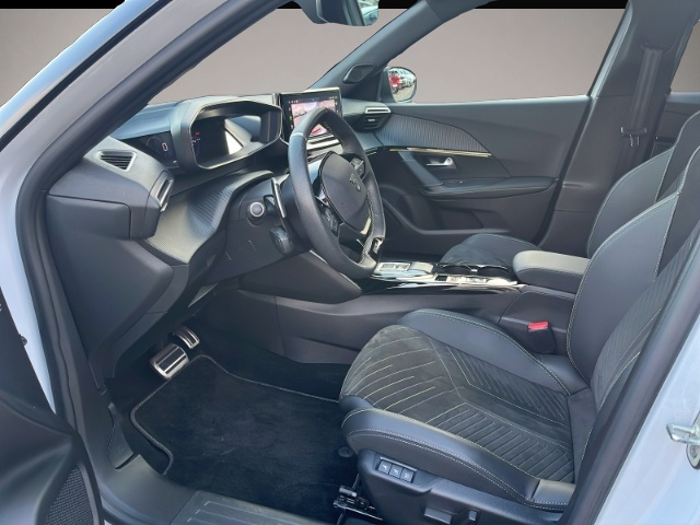 Peugeot 2008 (09/2023, Benzin)