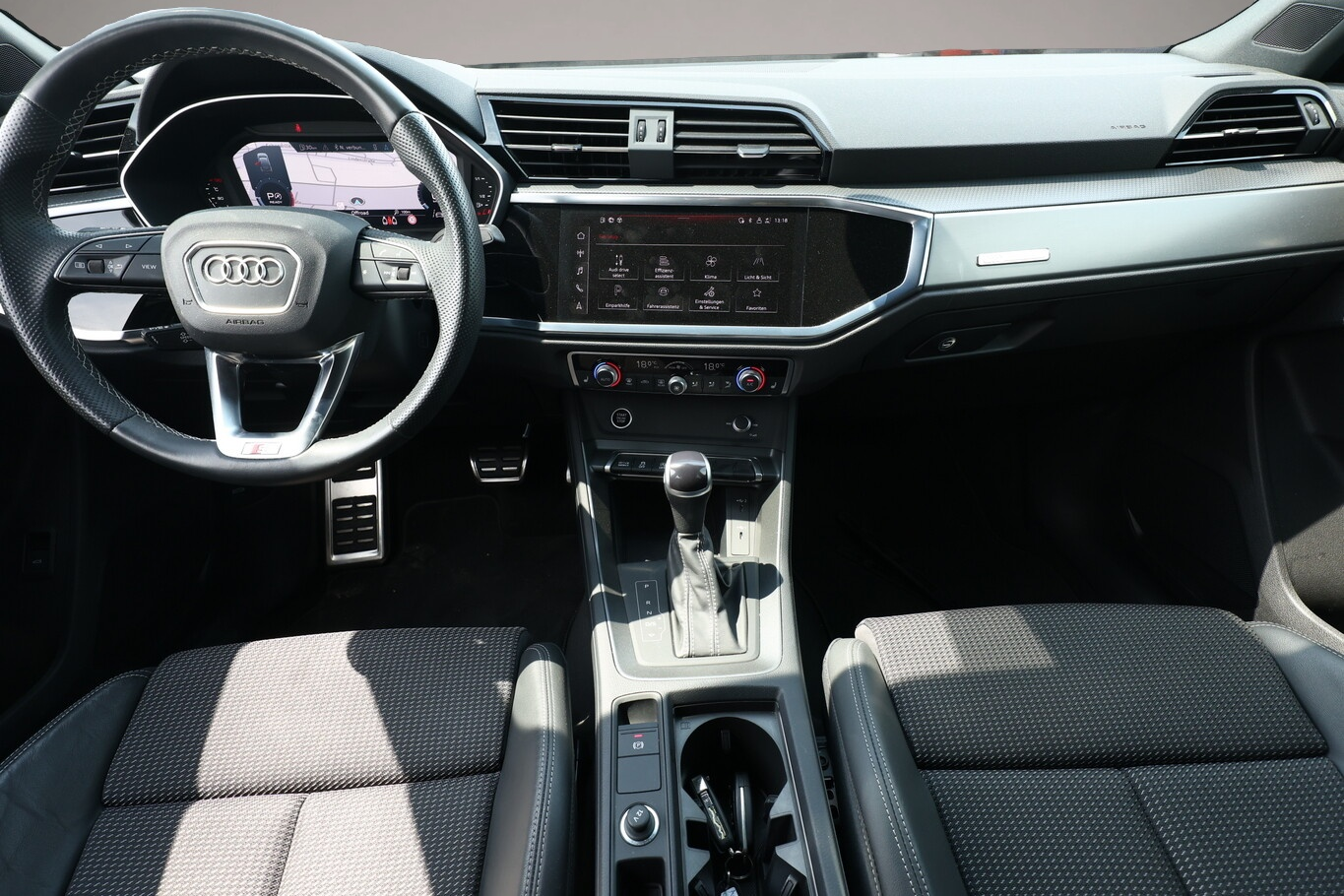 Audi Q3 (03/2023, Benzin)