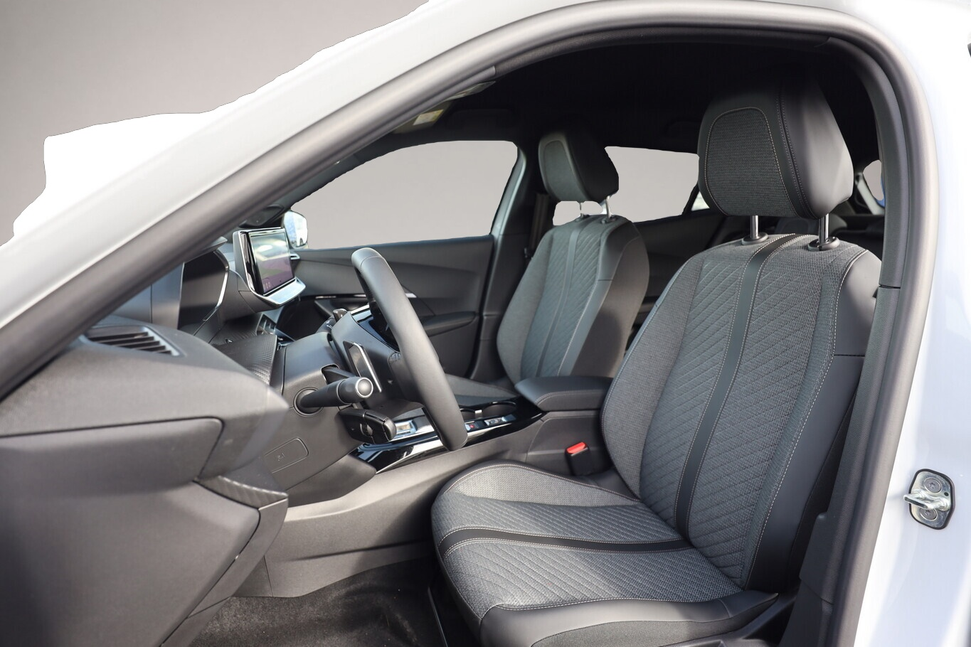 Peugeot 2008 (10/2025, Benzin)