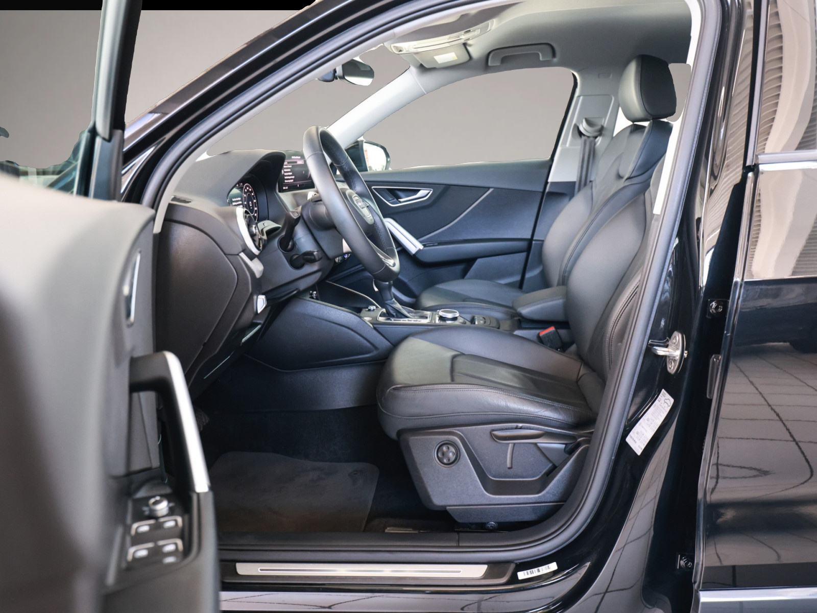 Audi Q2 (11/2023, Benzin)