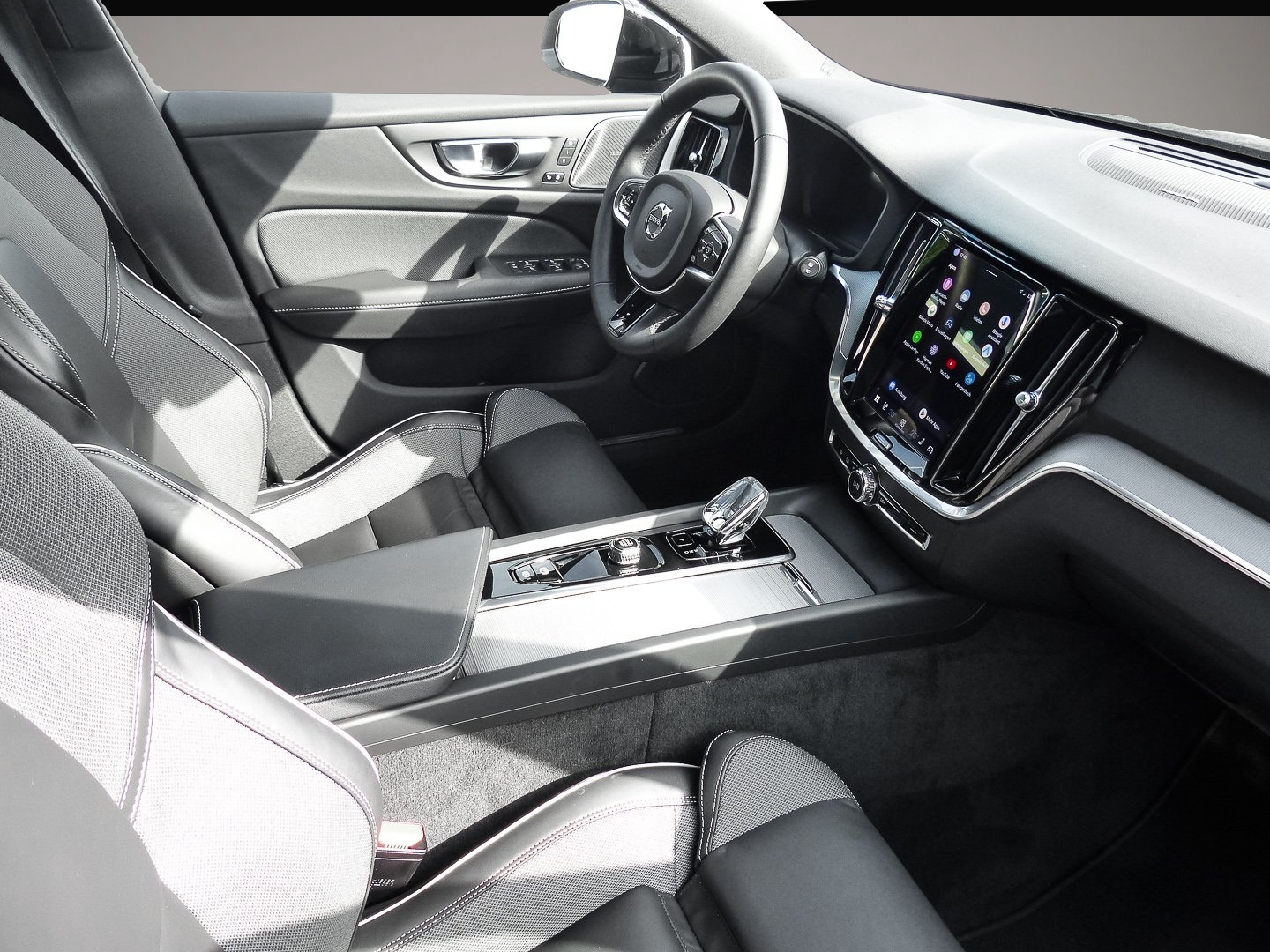 Volvo V60 (05/2023, )