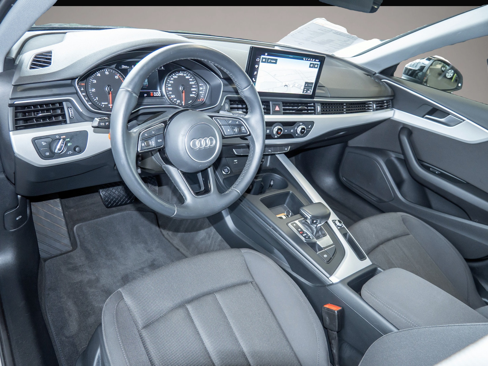 Audi A4 (07/2022, Benzin)
