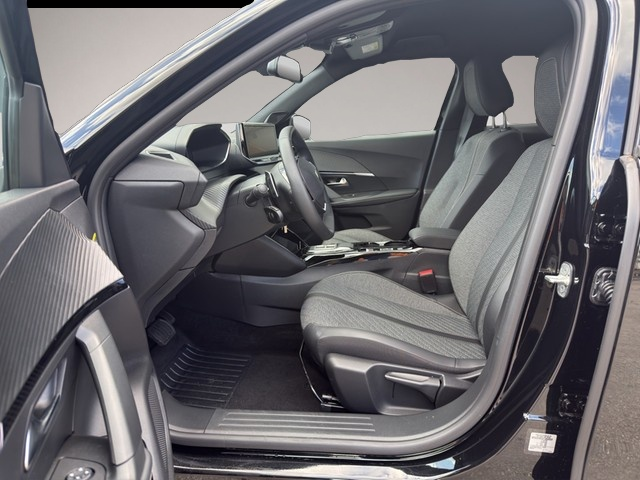 Peugeot 2008 (11/2023, Benzin)