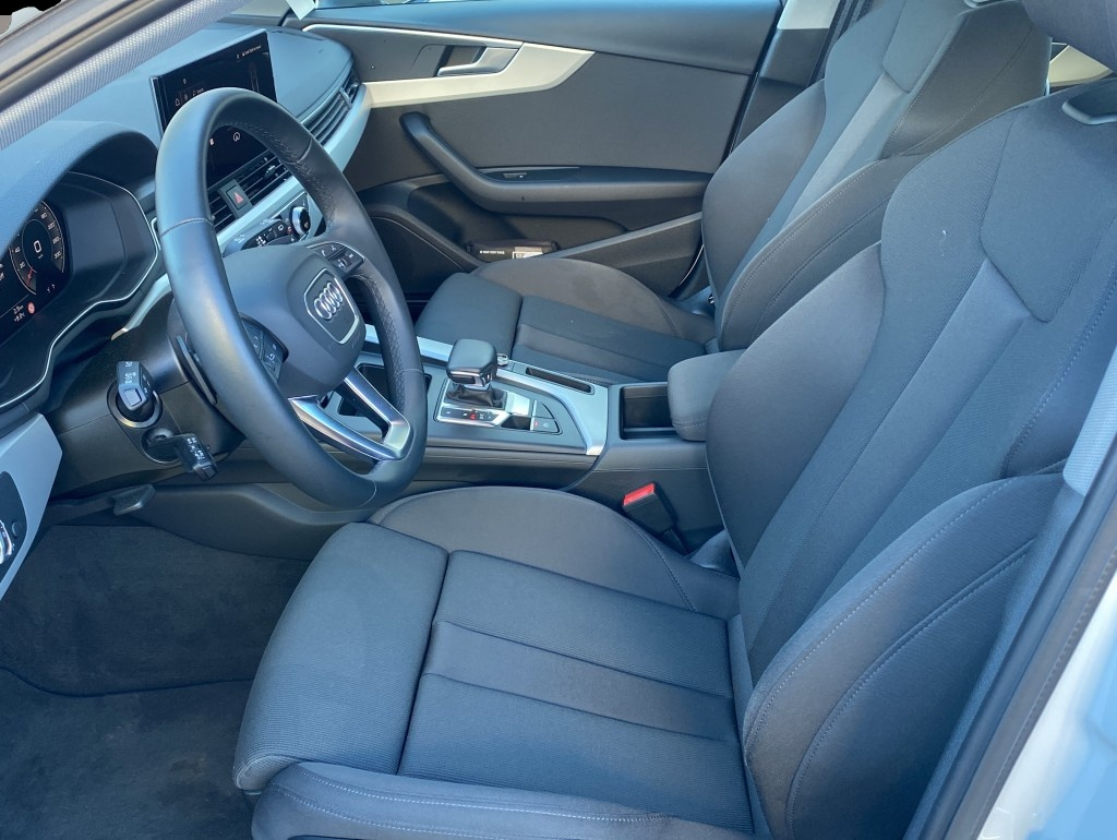 Audi A4 (03/2024, )
