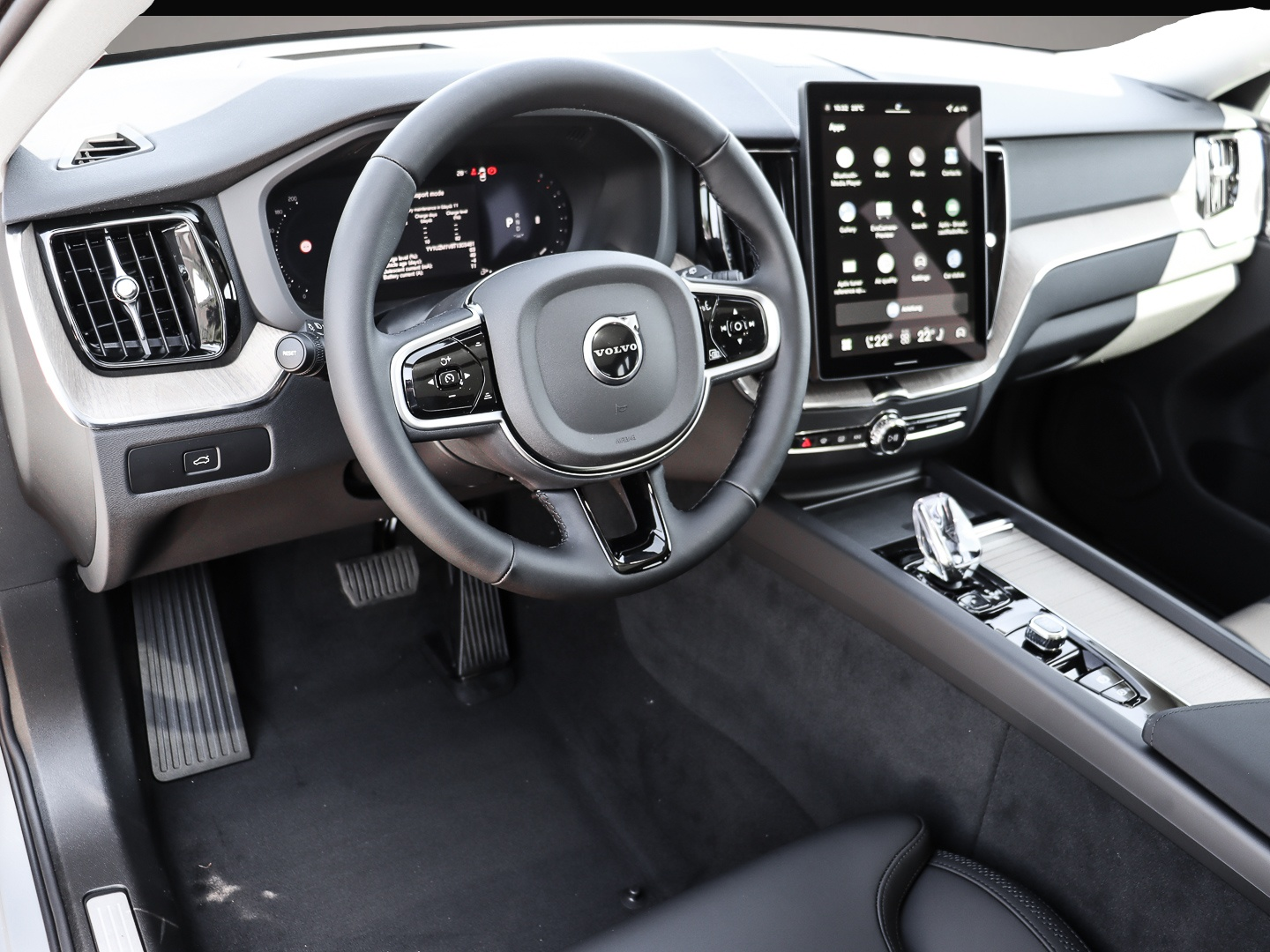Volvo XC60 (06/2025, Benzin)