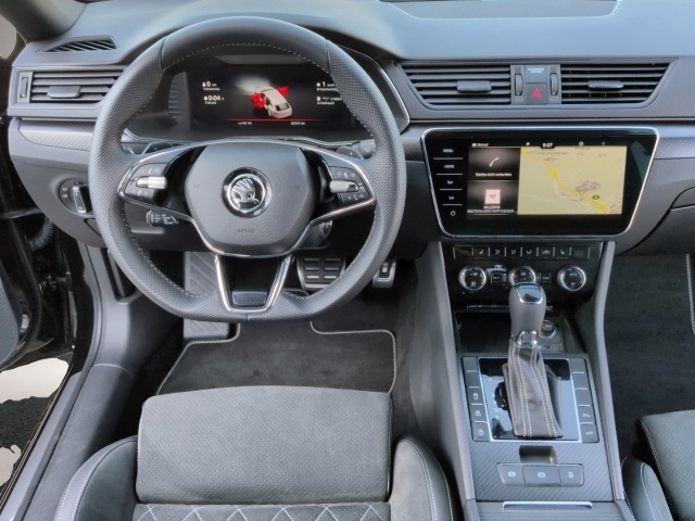 Skoda Superb (04/2024, Benzin)