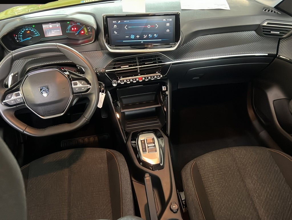 Peugeot 208 (03/2025, Benzin)
