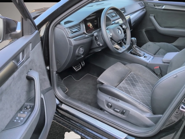 Skoda Superb (04/2024, Benzin)
