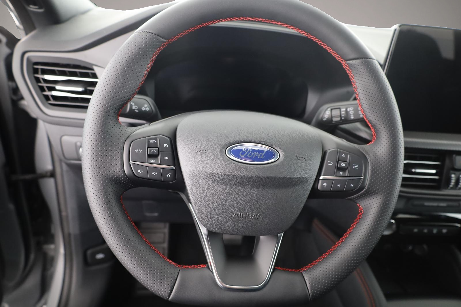 Ford Kuga (, Benzin)
