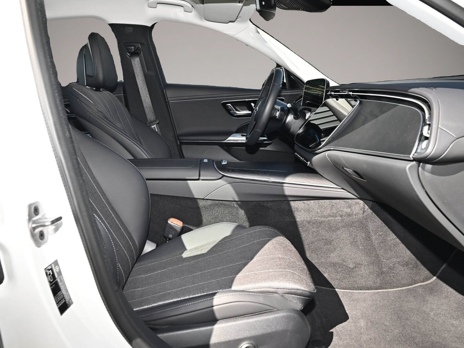 Mercedes-Benz E 300 (07/2025, Hybrid (Benzin/Elektro))