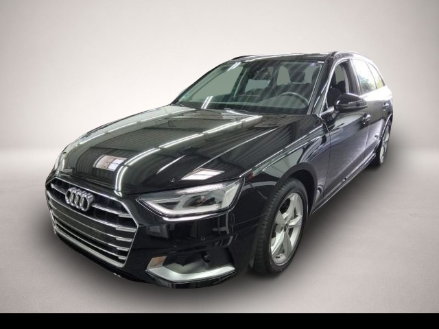 Audi A4 (07/2022, Benzin)