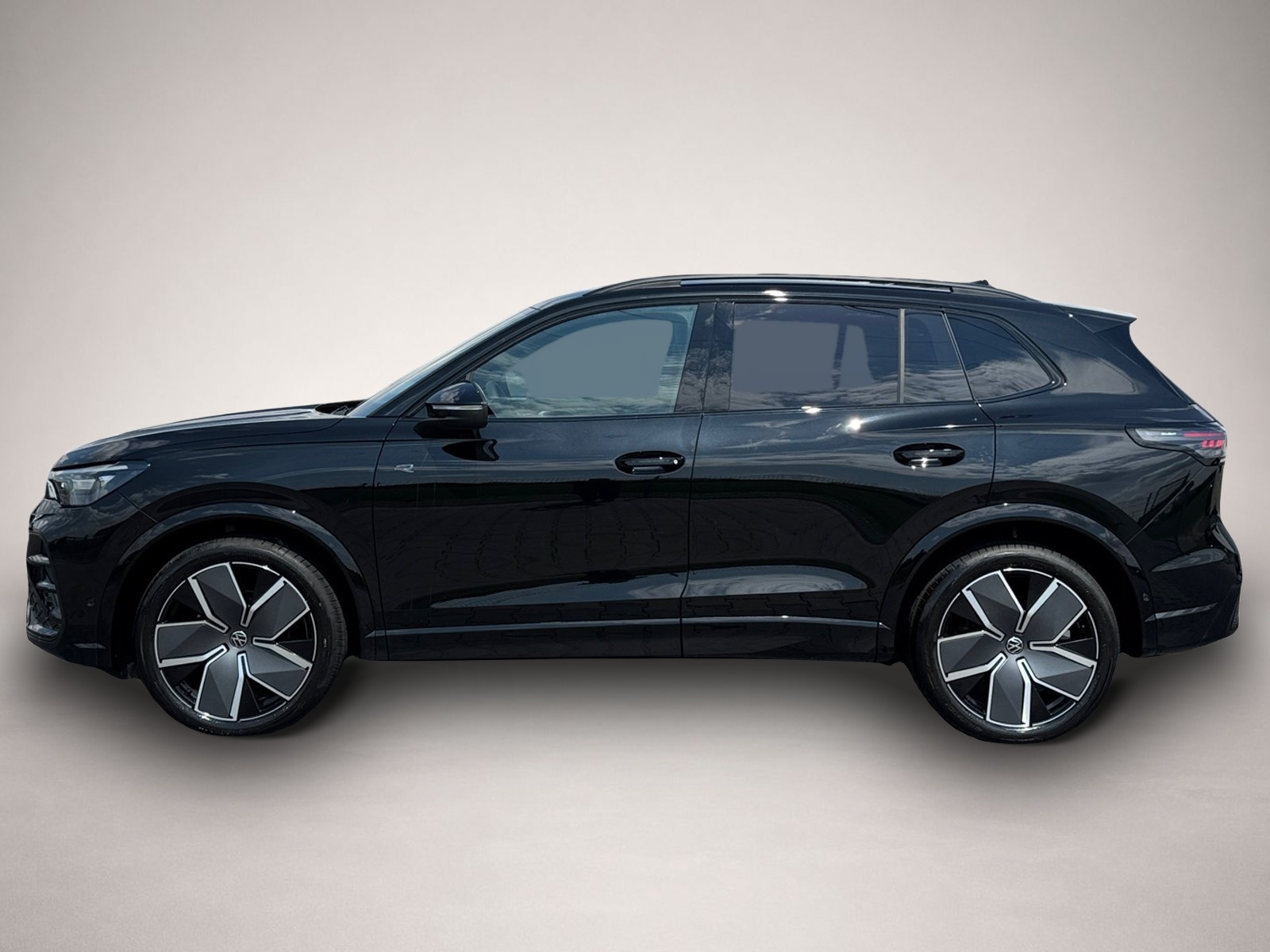 Volkswagen Tiguan (10/2025, Benzin)