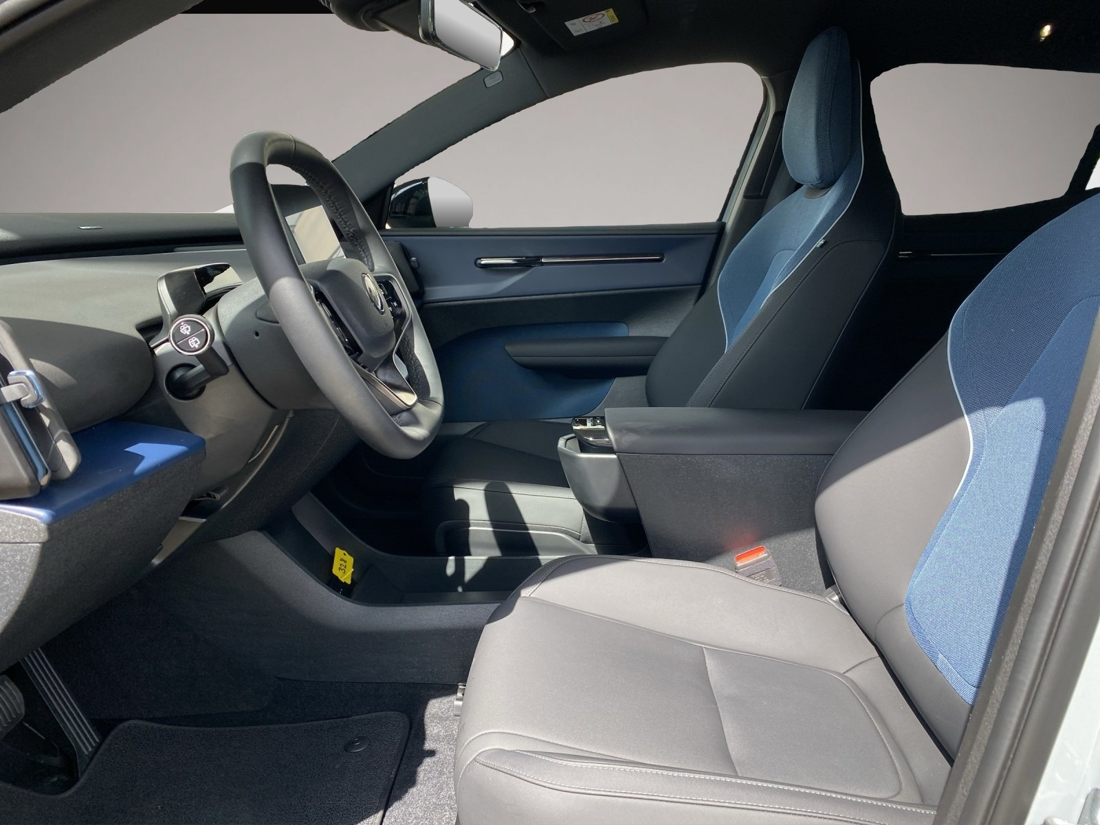 Volvo EX30 (02/2025, ELECTRIC)