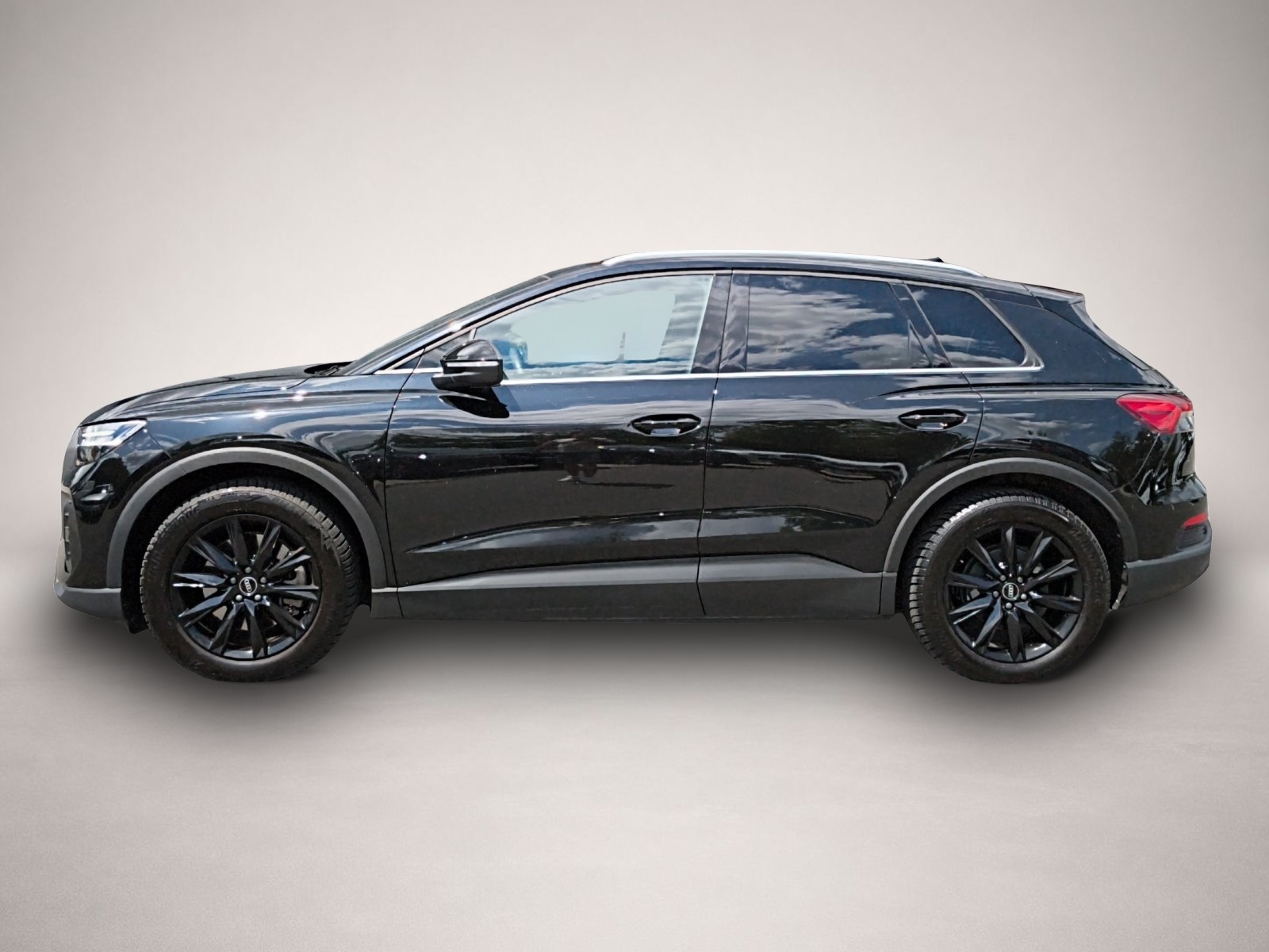 Audi Q4 e-tron (04/2024, ELECTRIC)