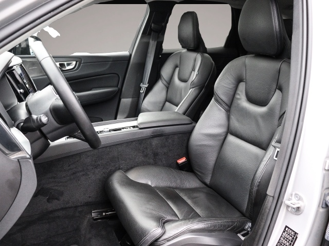 Volvo XC60 (01/2023, Benzin)