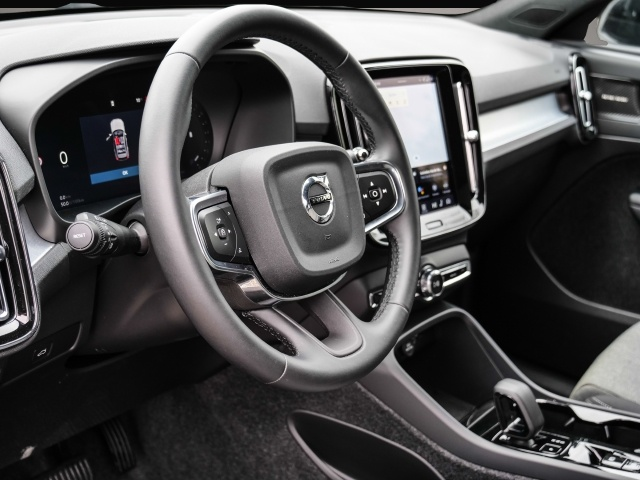 Volvo XC40 (07/2025, Benzin)