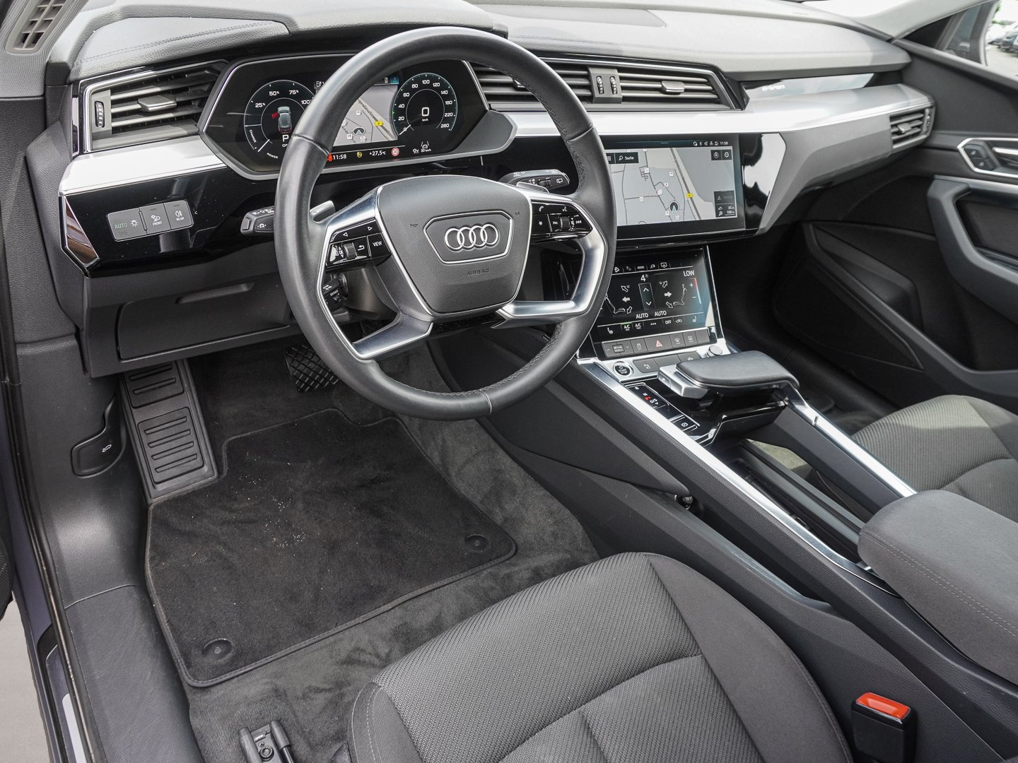 Audi Q8 e-tron (04/2023, ELECTRIC)