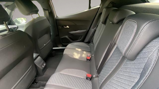 Peugeot 2008 (06/2025, Benzin)