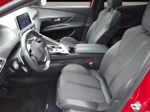 Peugeot 3008 (11/2020, Benzin)