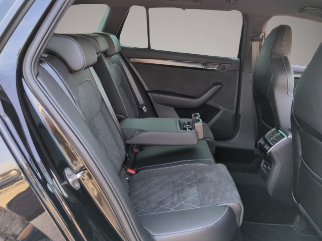 Skoda Superb (04/2024, Benzin)