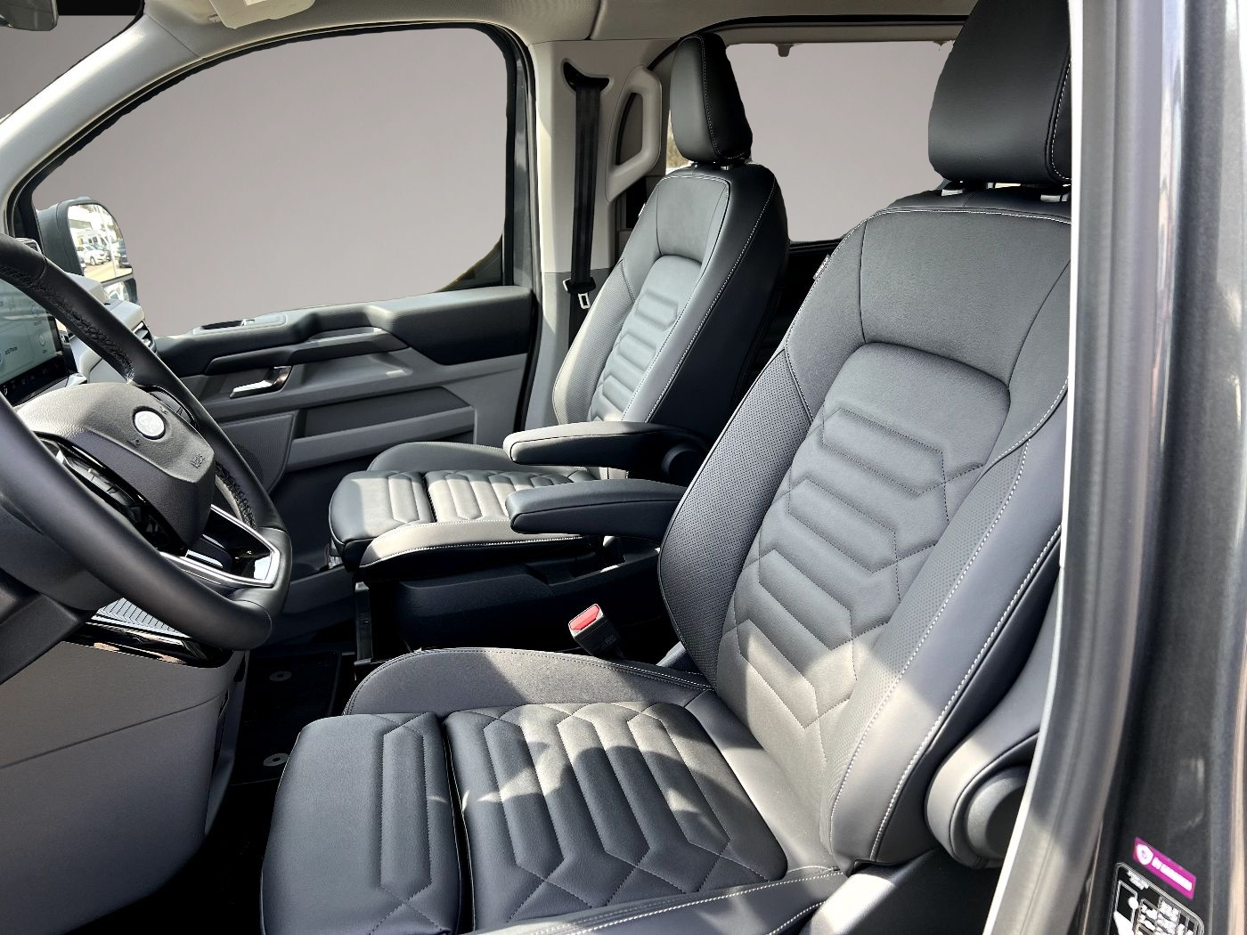 Ford Tourneo Custom (10/2025, Diesel)