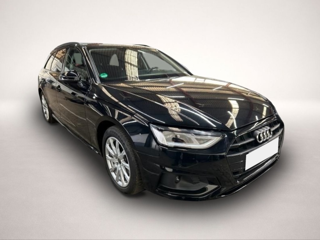 Audi A4 (03/2023, Benzin)