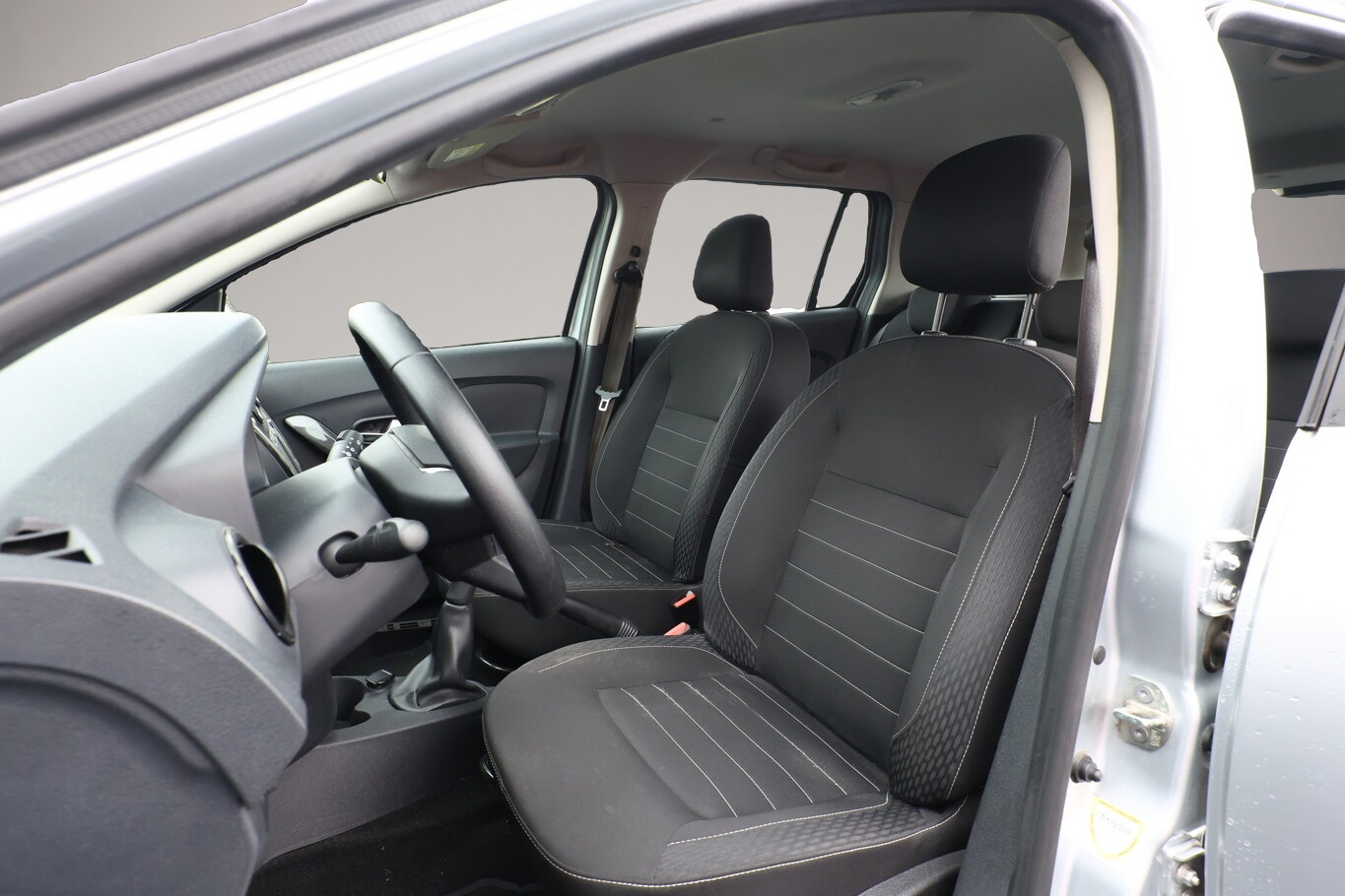 Dacia Logan (04/2020, )
