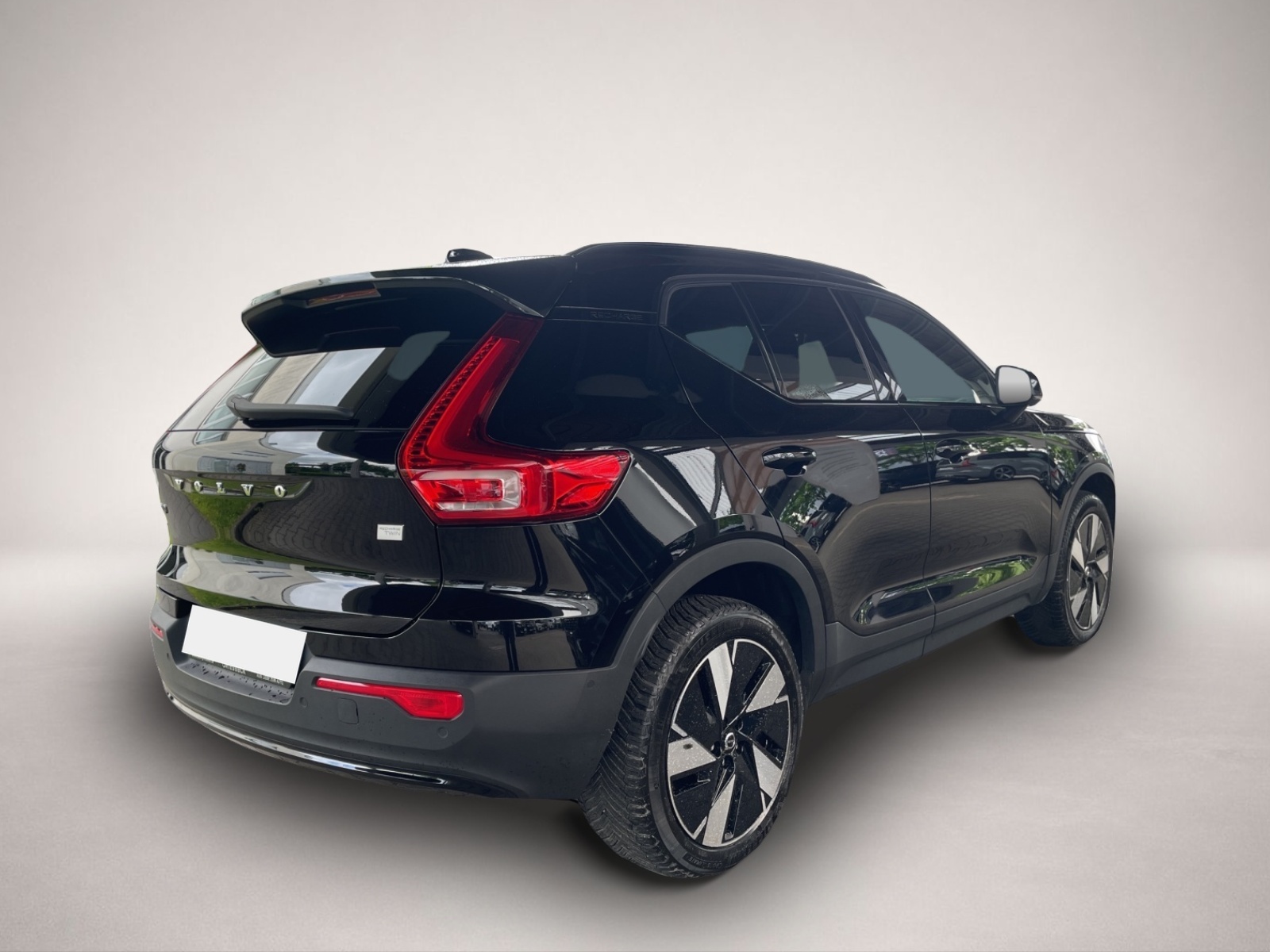 Volvo XC40 (11/2023, ELECTRIC)