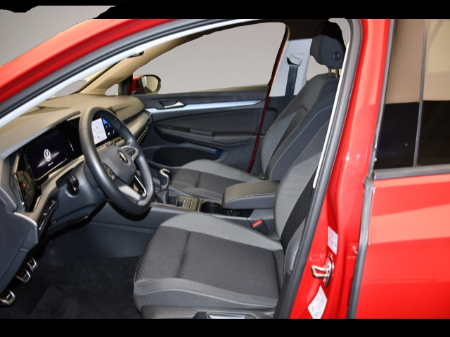 Volkswagen Golf (02/2023, Benzin)