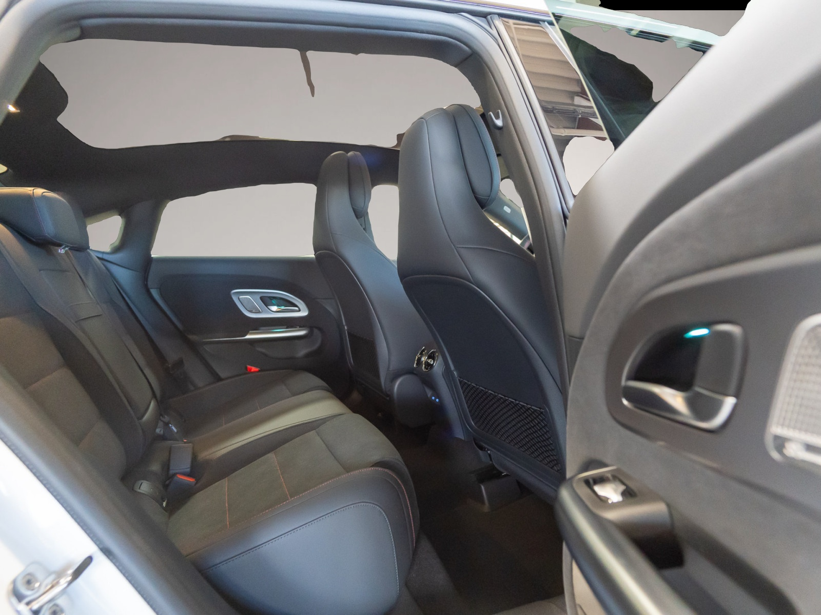 Mercedes-Benz CLA 220 (04/2026, Benzin)