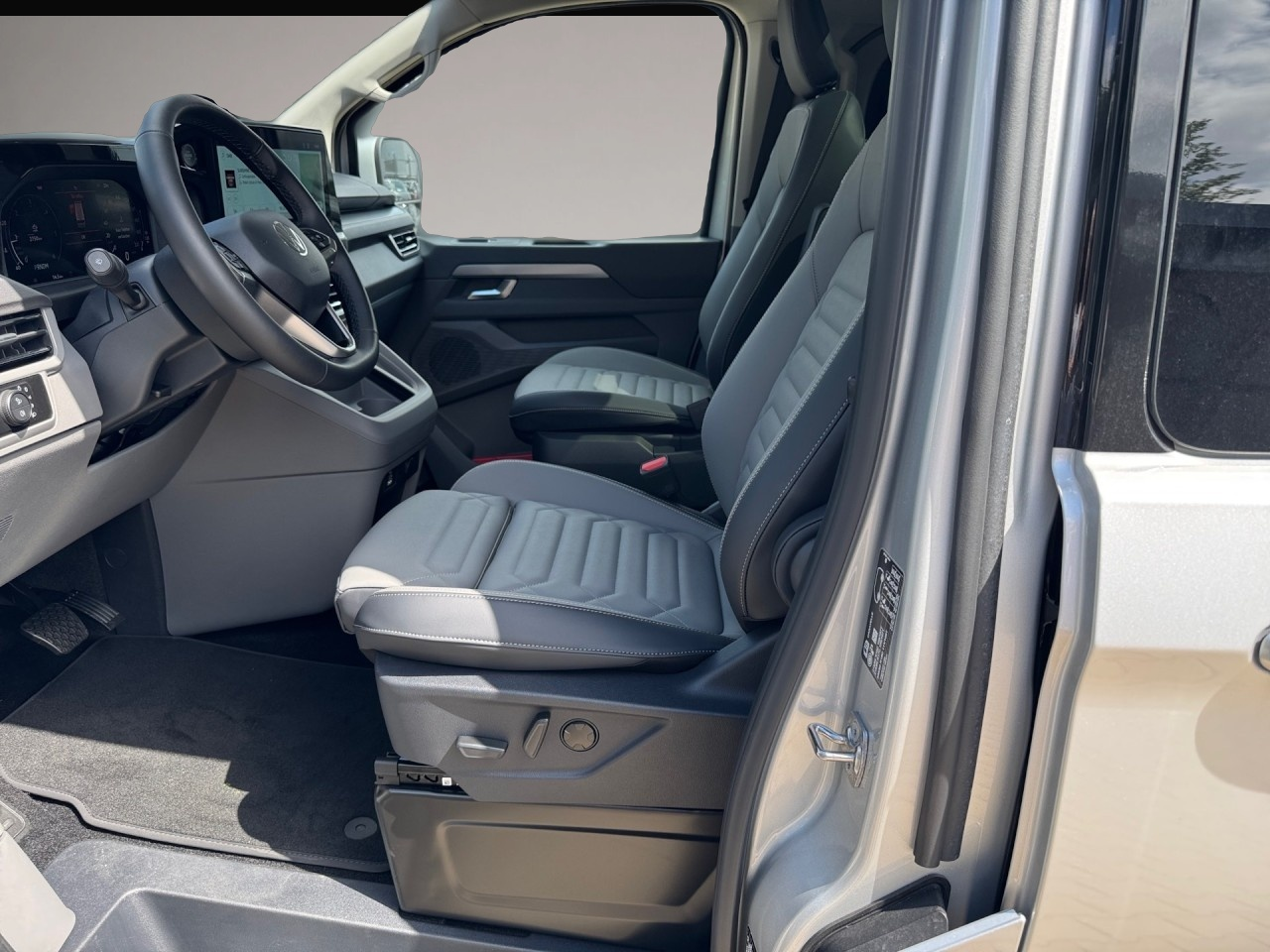 Volkswagen T7 Caravelle, Bild 5 von 6