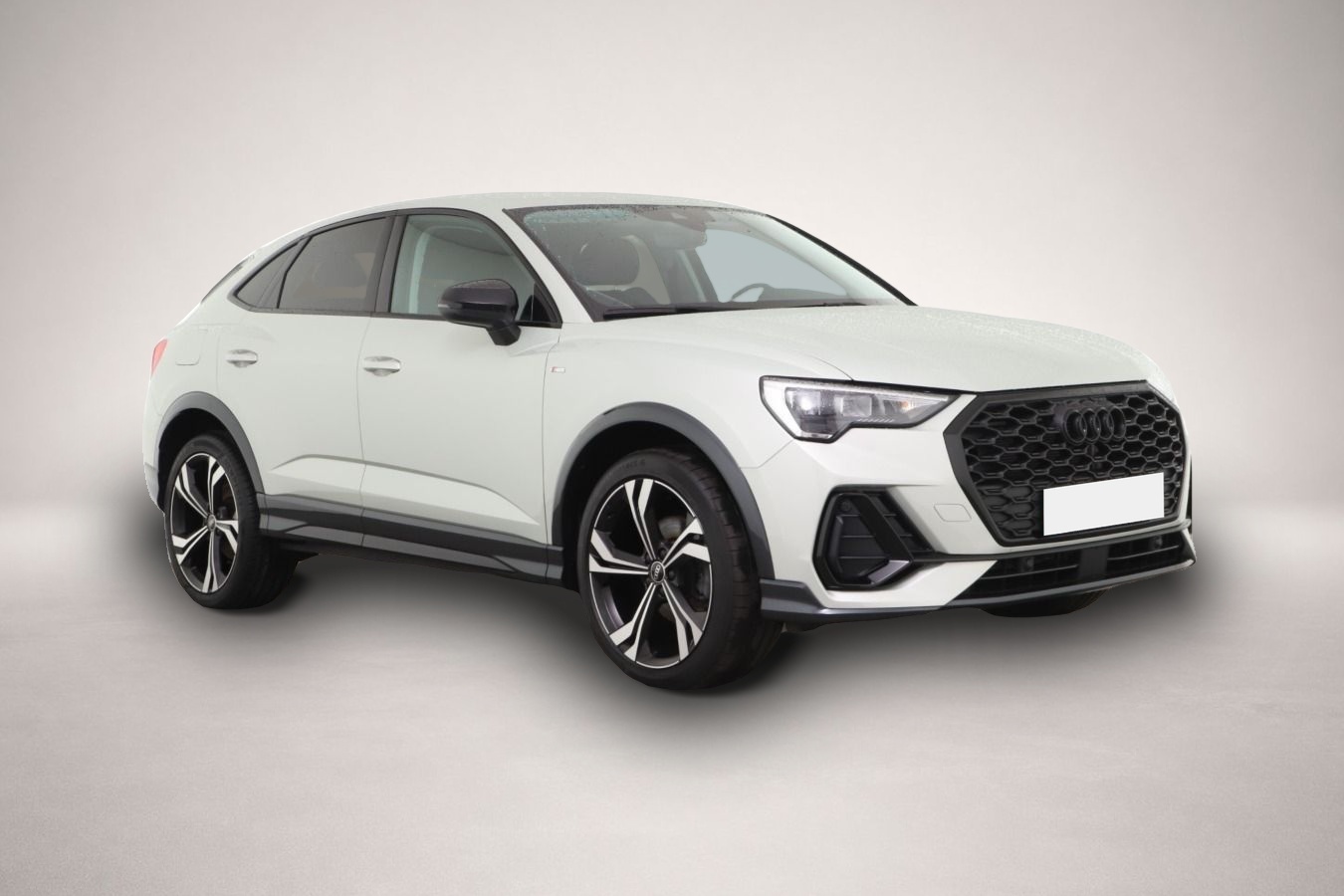 Audi Q3 (10/2022, Benzin)