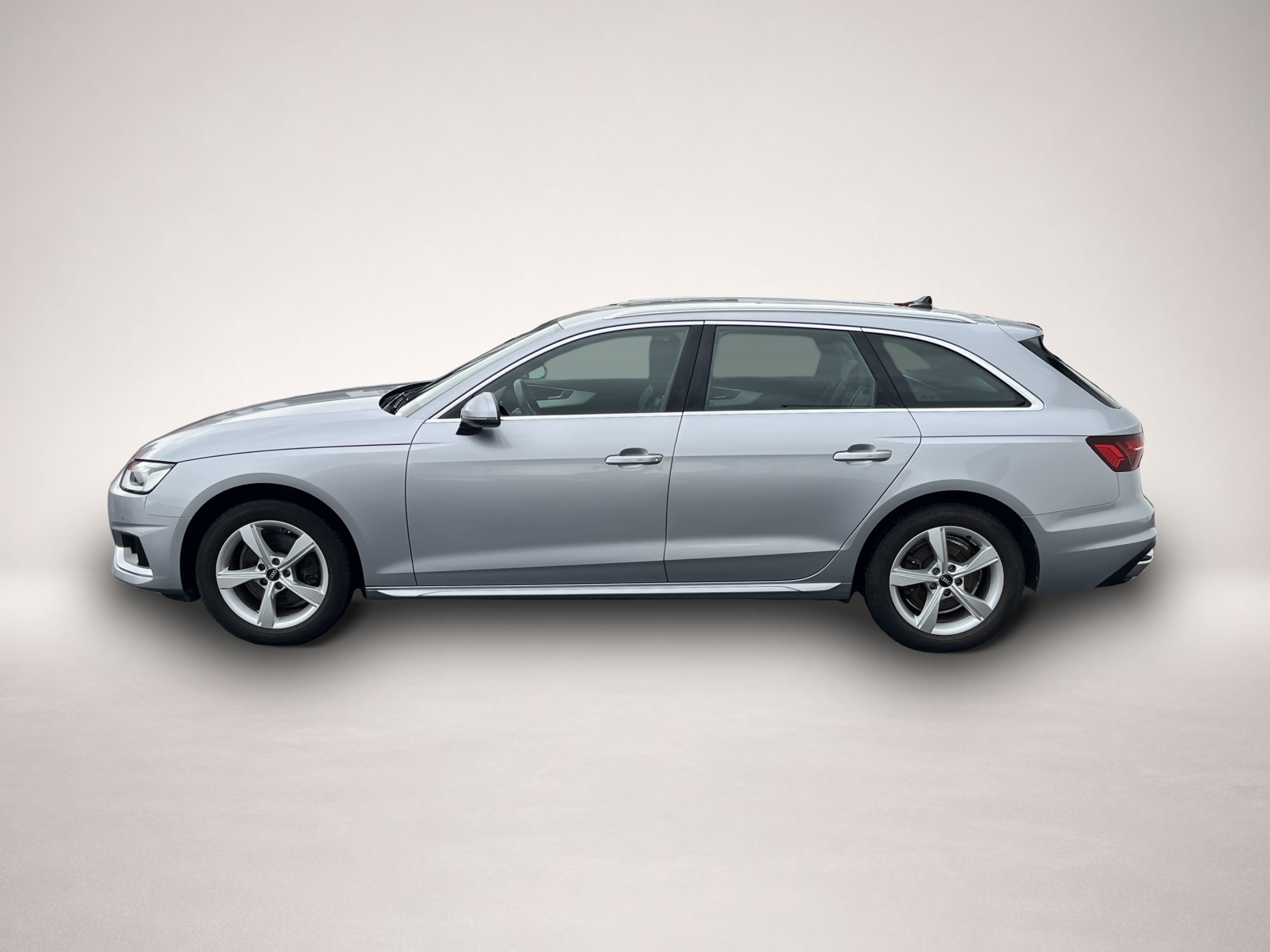 Audi A4 (04/2022, Benzin)