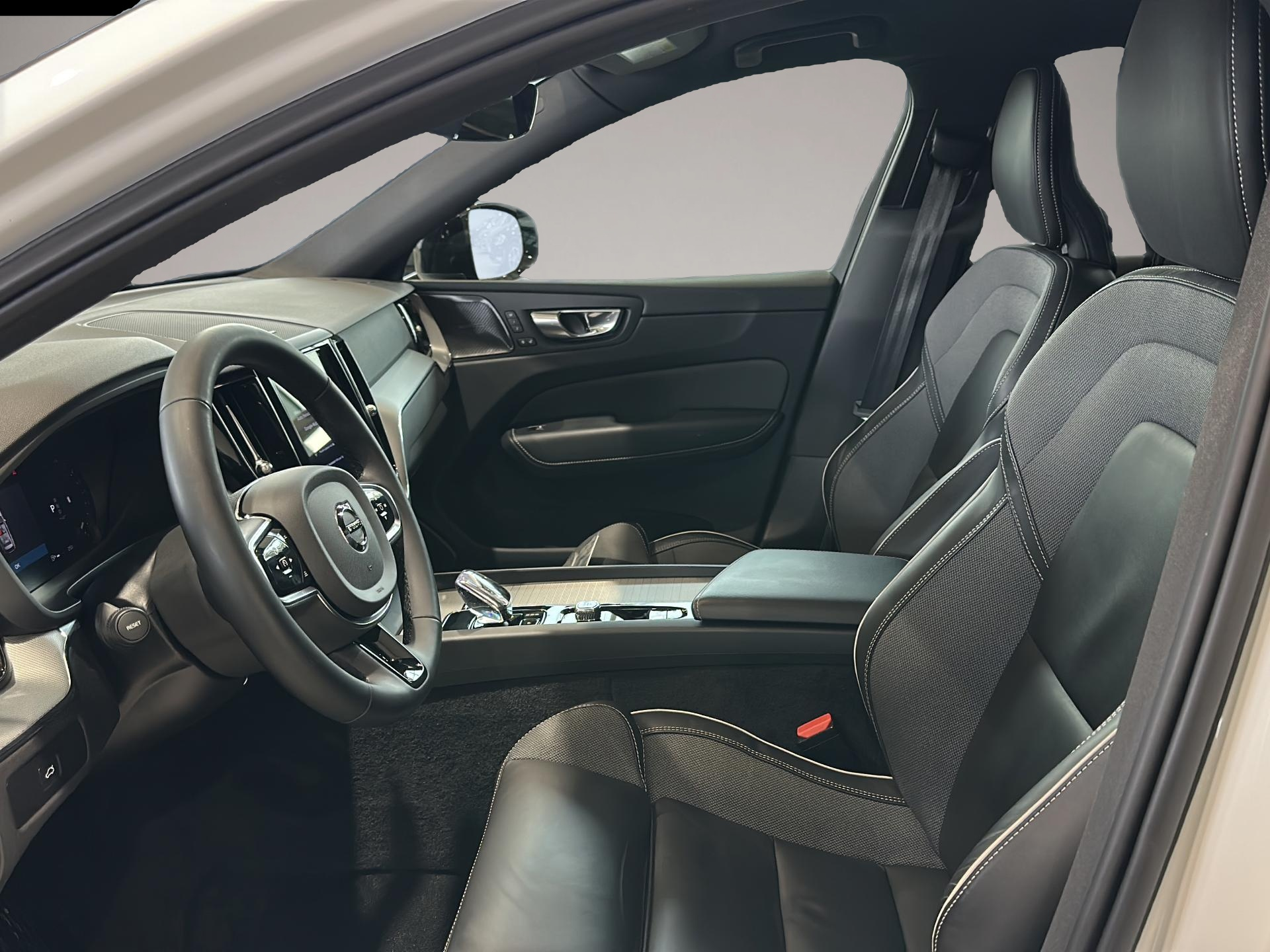 Volvo XC60 (05/2023, Benzin)