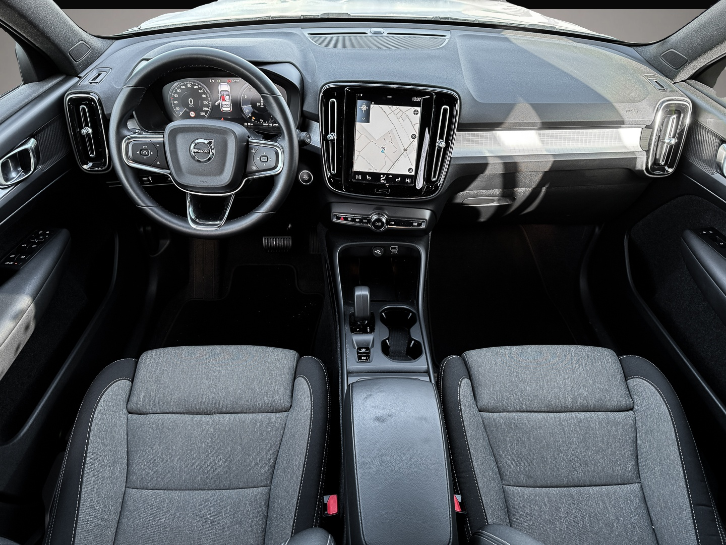 Volvo XC40 (10/2023, Benzin)