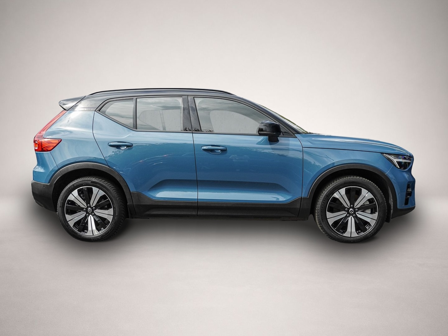 Volvo XC40 (04/2023, ELECTRIC)