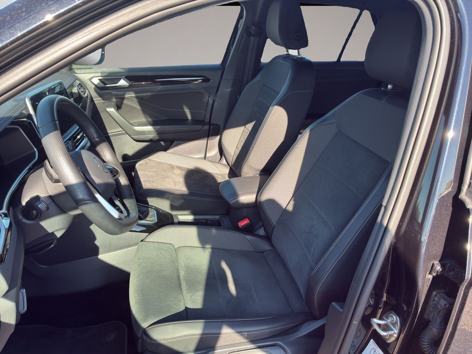 Volkswagen T-Roc (09/2023, Benzin)