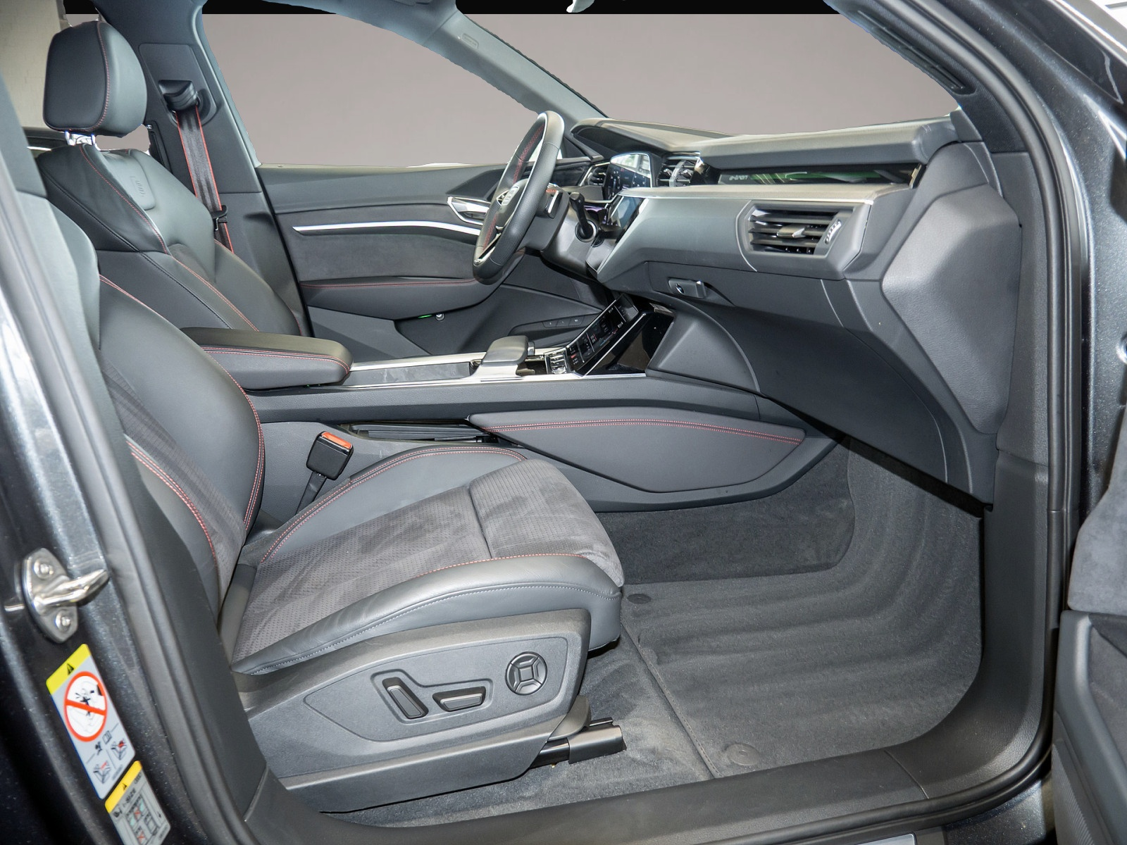 Audi Q8 e-tron (06/2024, ELECTRIC)