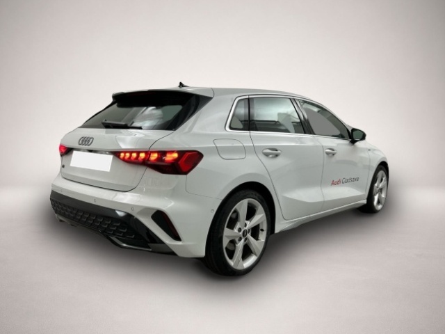 Audi A3 (10/2025, Benzin)