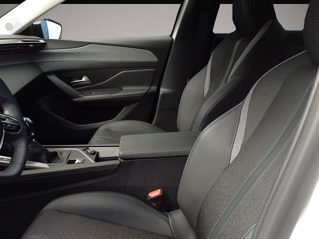 Peugeot 308 (11/2023, Benzin)