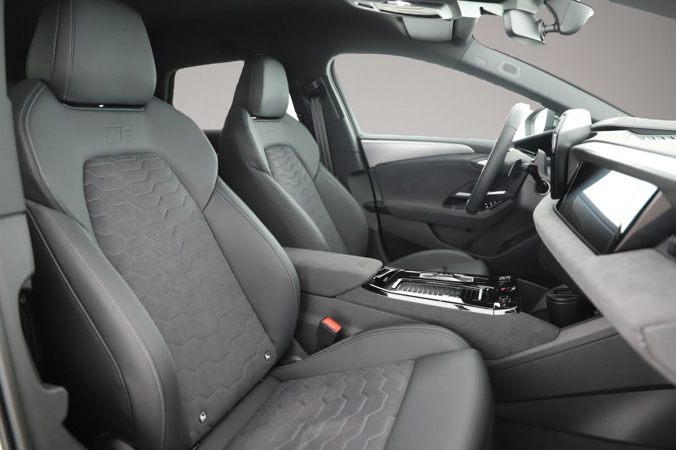 Audi e-tron (06/2026, ELECTRIC)