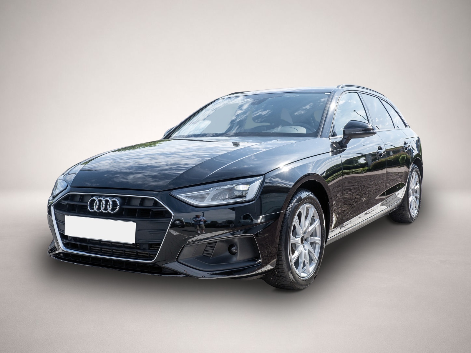 Audi A4 (02/2022, Benzin)