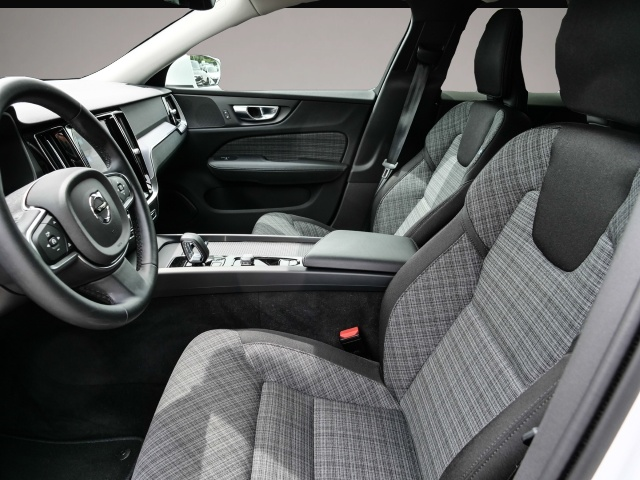 Volvo V60 (05/2024, Benzin)