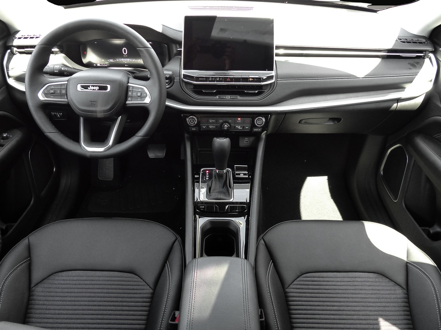Jeep Compass (06/2023, Benzin)