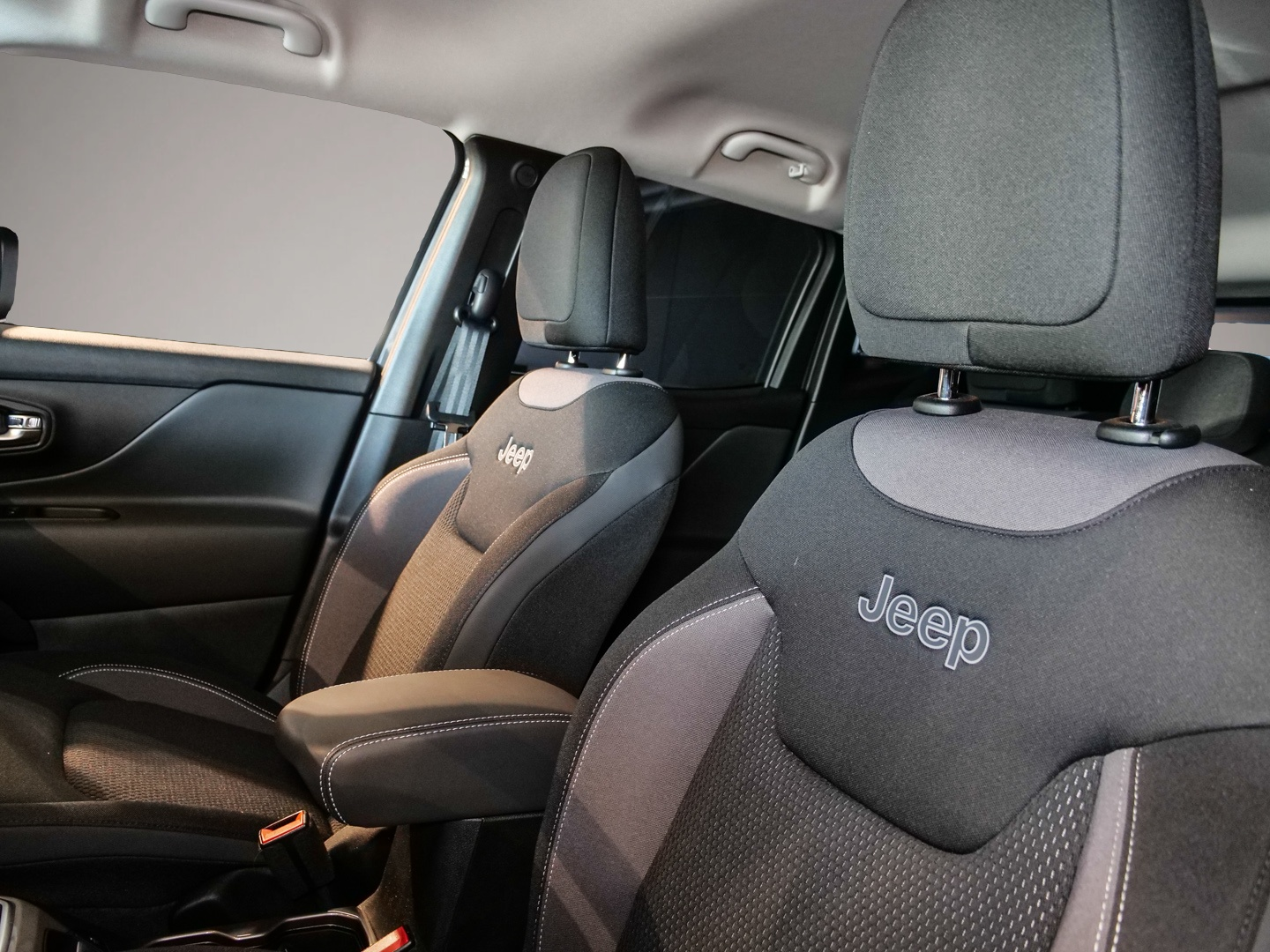 Jeep Renegade (10/2023, Benzin)