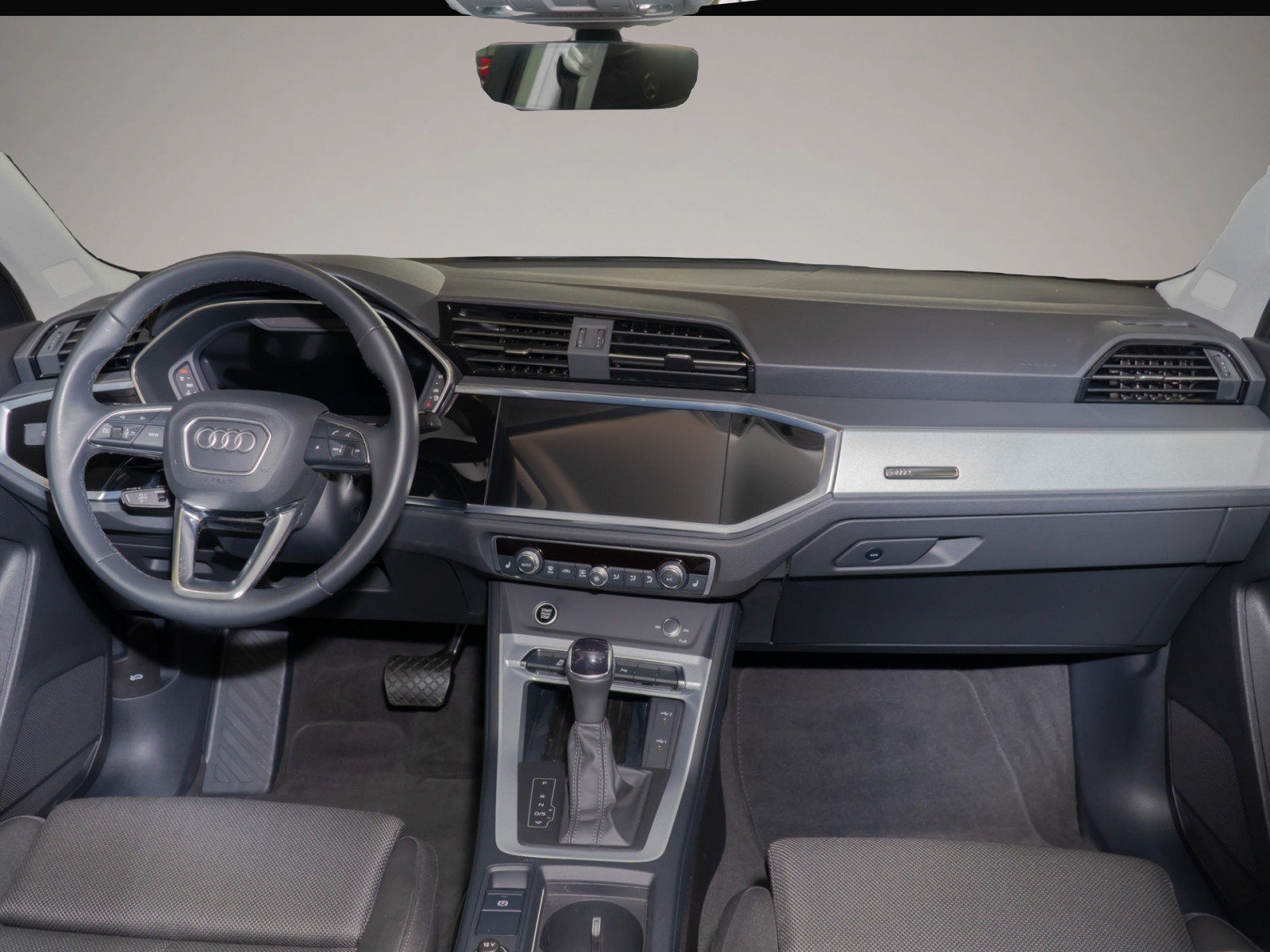 Audi Q3 (01/2023, Benzin)