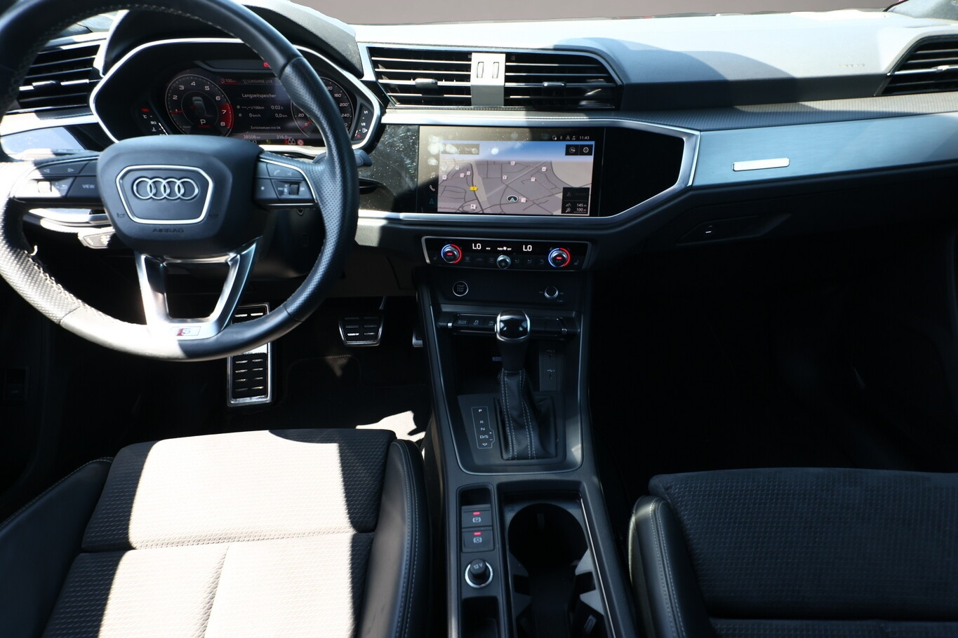 Audi Q3 (12/2021, Benzin)
