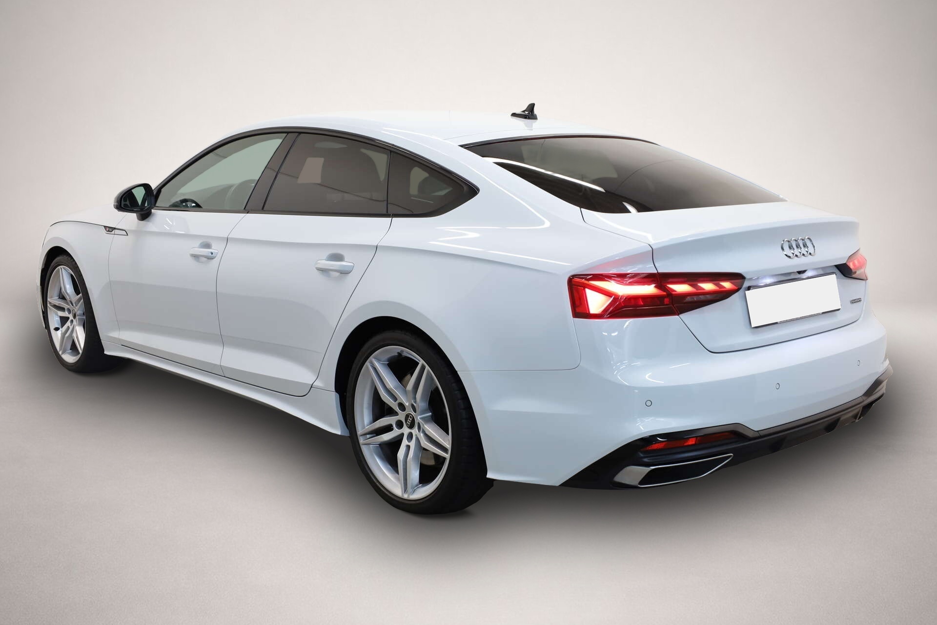 Audi quattro (03/2022, Benzin)